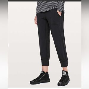 Lululemon Align Jogger Crop *23" in Black - Size 6